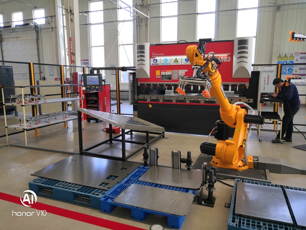 钣金自动折弯机