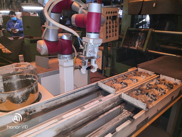 协作机器人搬运1